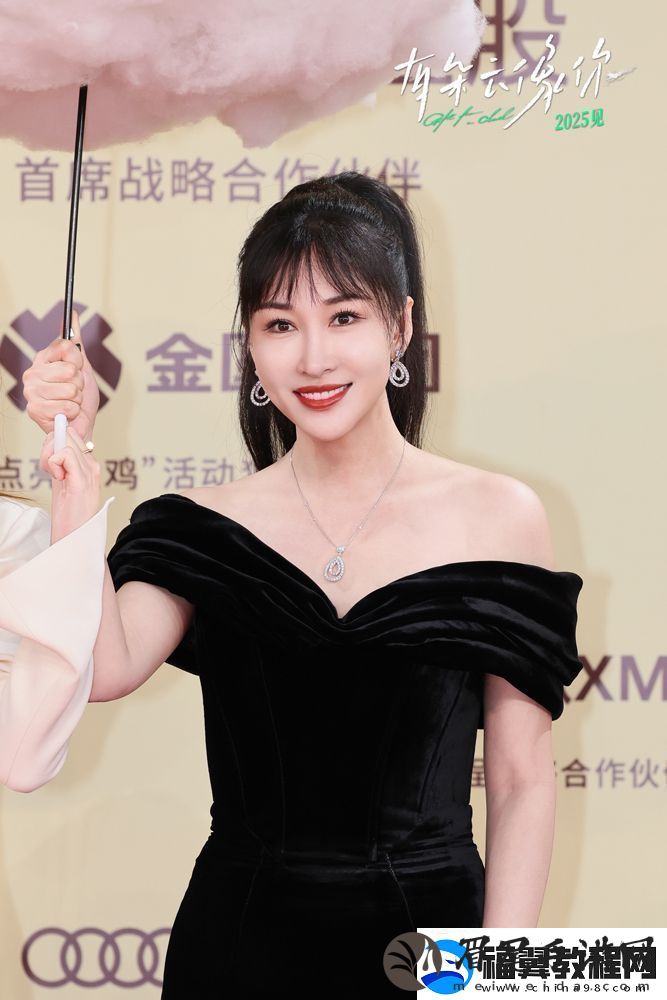 屈楚萧王子文携电影有朵云像你亮相金鸡电影节