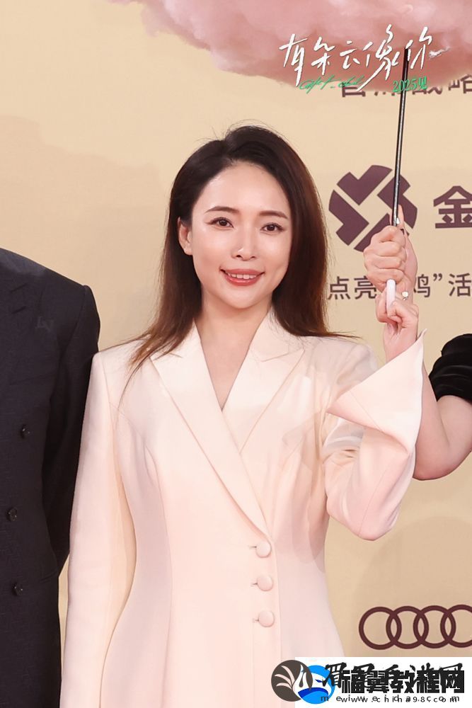 屈楚萧王子文携电影有朵云像你亮相金鸡电影节