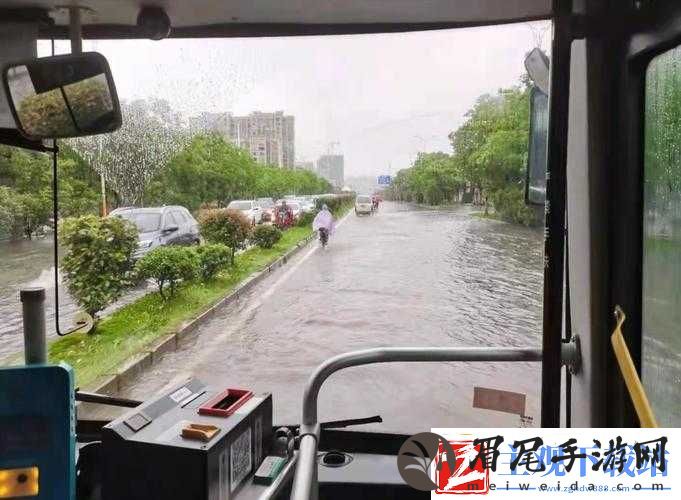ju162-外勤中突然下大雨：众人如何应对