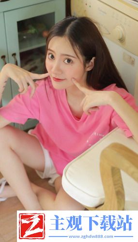 游泳馆里的两个教练孟月月：默契配合，激发游泳新手的潜能！