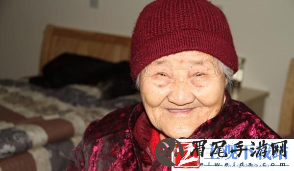 "80岁老人的神奇蜕变-科技加持下的逆生长传奇！"
