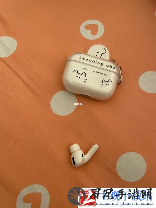 “耳机捂耳