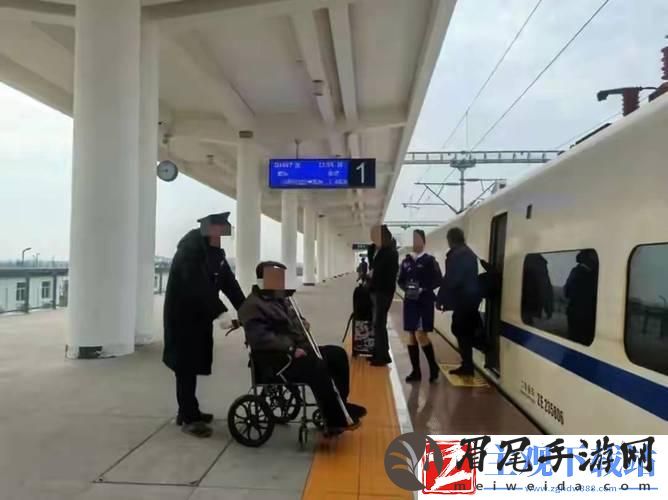 老动车上的美食「狂想曲」