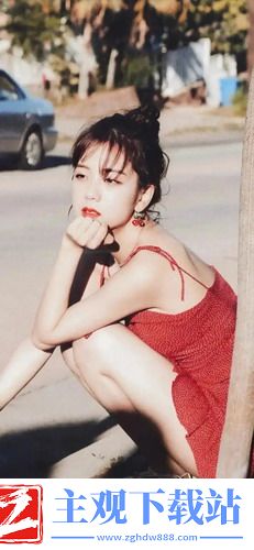 游泳馆里的两个教练孟月月：实力与耐心并存，让学习游泳变得轻松愉快！