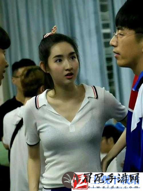 从校服衣袖看到葡萄的奇妙景象