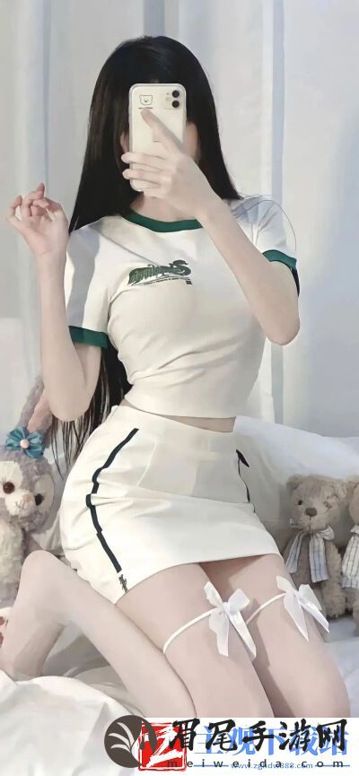 两峰夹小溪地湿又无泥诗