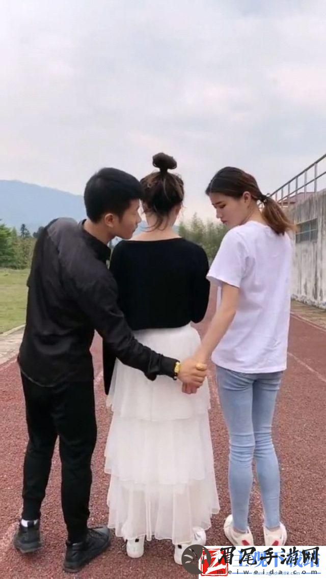 “闺蜜男友三人行