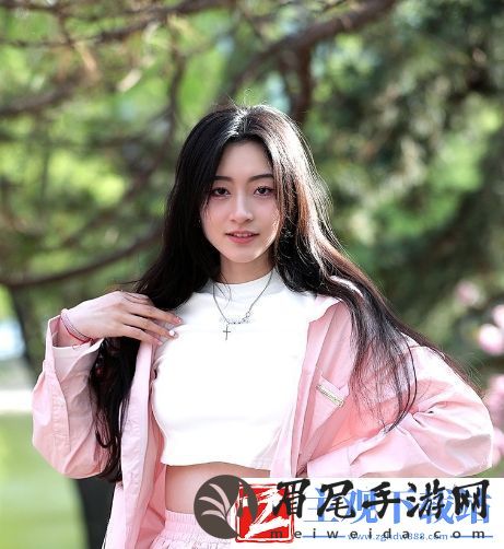 两峰夹小溪地湿又无泥诗