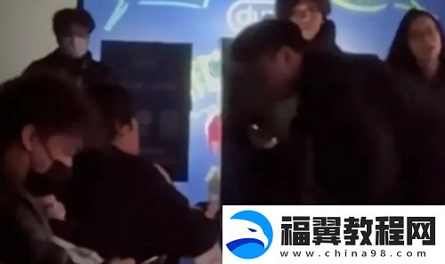 LPL现场女粉殴打工作人员