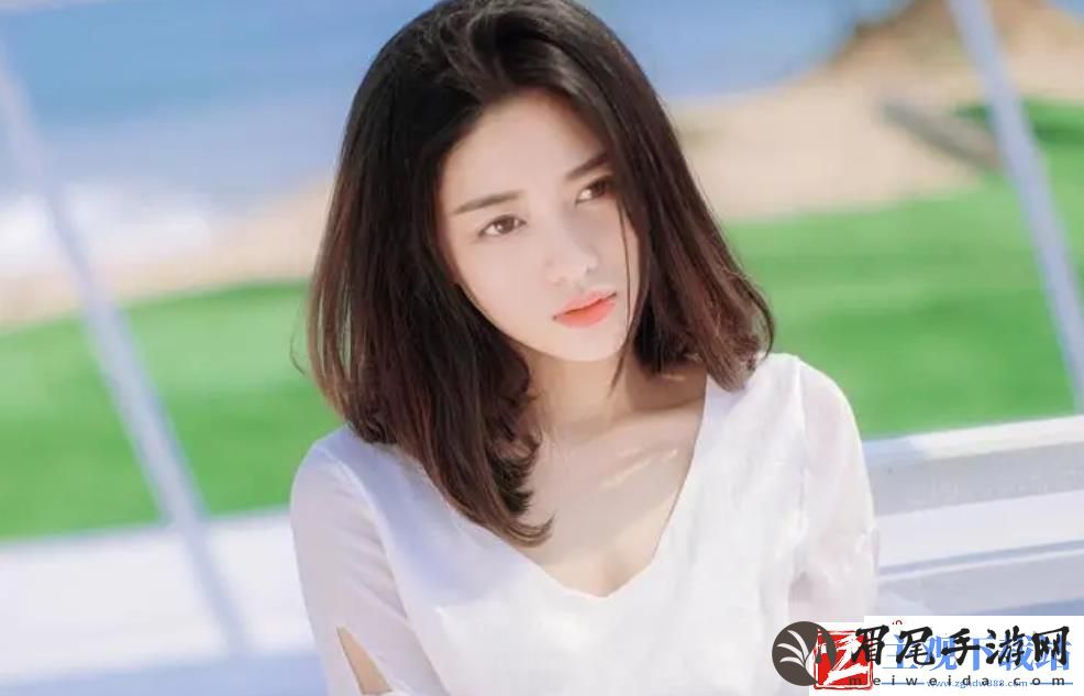 两瓣红莲今夜开一池碧水盼君浴：夜色中那份动人的期盼-静候佳人归来的一夜！