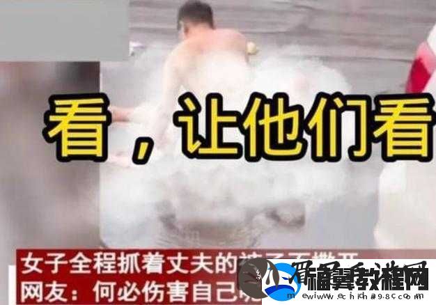 女人脱了内裤趴开腿让男人肆意躁弄的禁忌场景