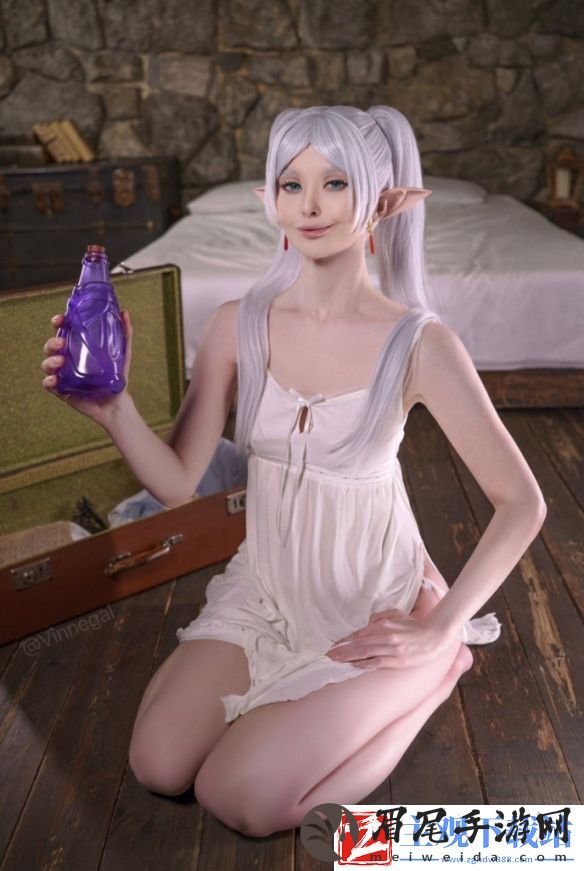 欧洲美女COS“葬送的芙莉莲”女主
