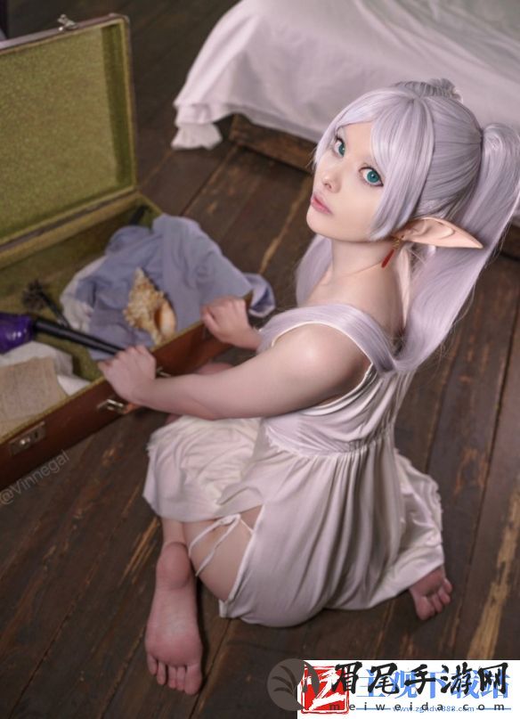 欧洲美女COS“葬送的芙莉莲”女主-男人都喜欢的魔法药水