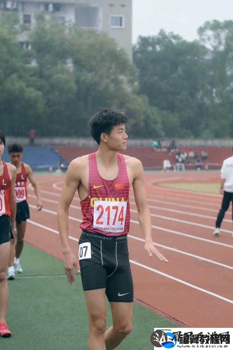 黑皮体育生体育学校体能训练：汗水与力量的交织