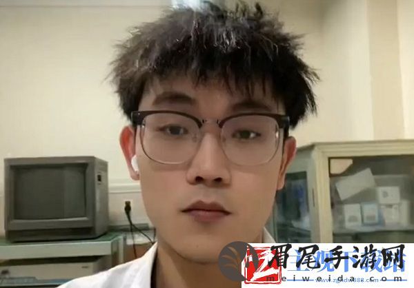 发型一变