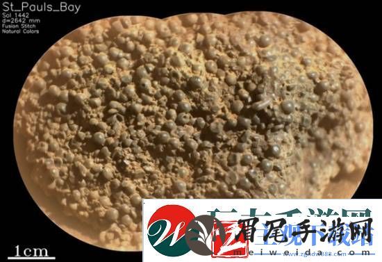 美国火星车发现诡异怪石